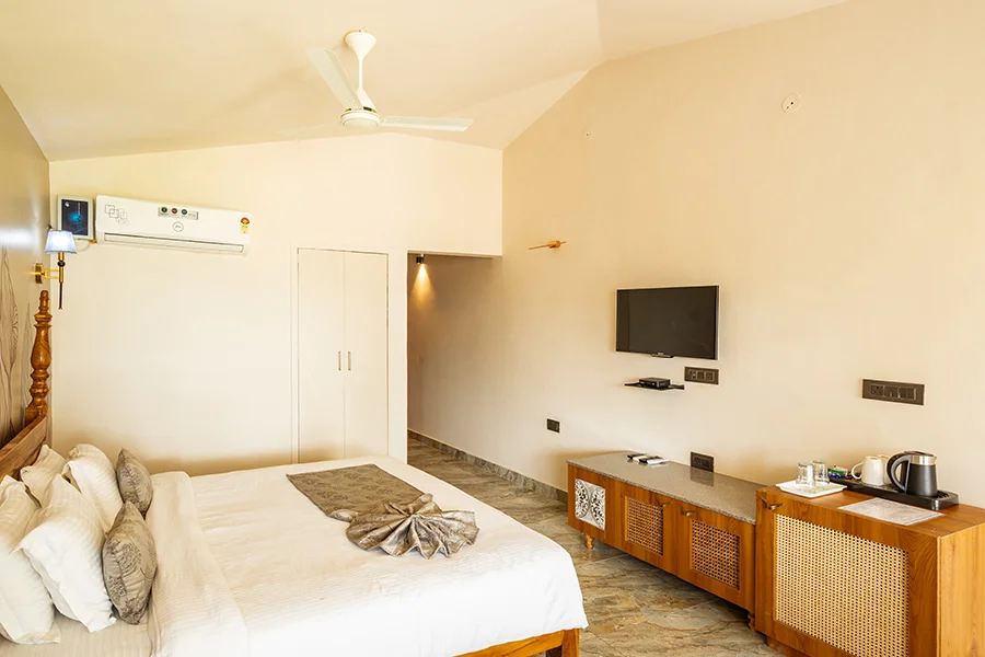 Lake View Rooms